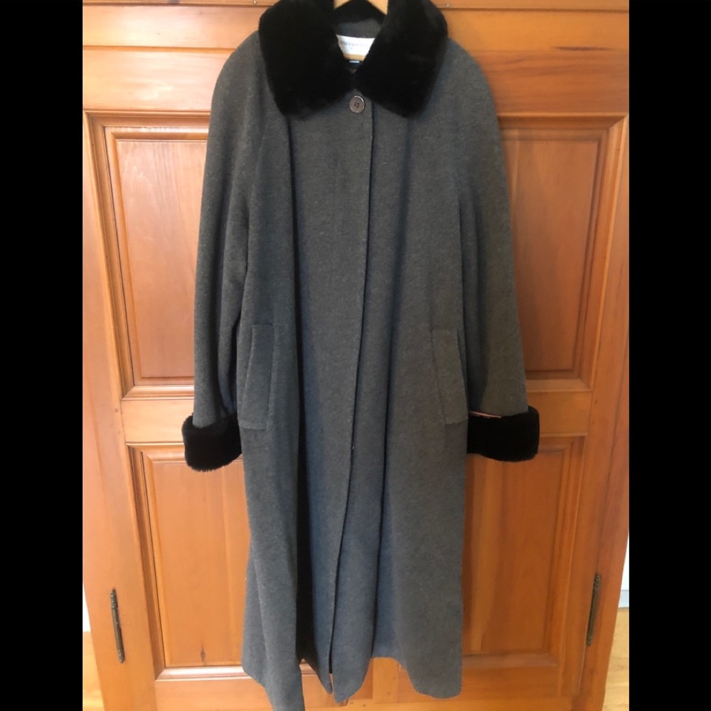 Jones New York grey wool overcoat. Size 12 petite